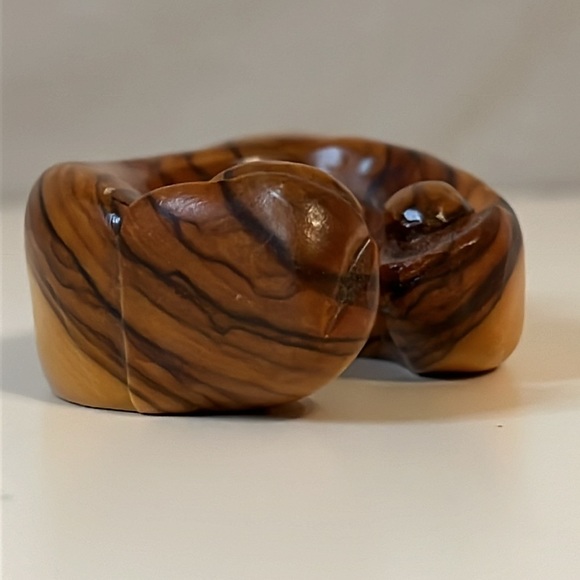 Small Olive Wood Sculpture of the Holy Family - Picture 10 of 10